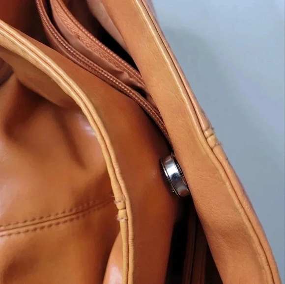 BUENO Vegan Leather shoulder bag - Picture 7 of 14